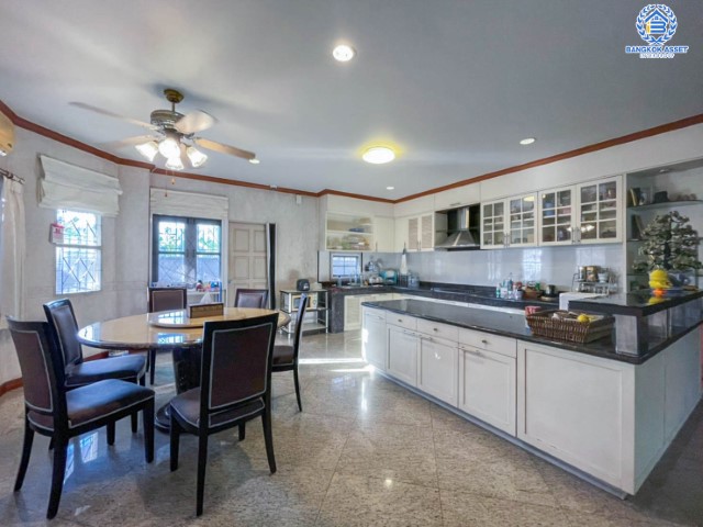 *****บ้านเดี่ยวมือสองย่านกรุงเทพฯ ม.ชวนชื่น ลาดพร้าว-รามอินทรา (ซ.สุคนธ์สวัสดิ์34) เนื้อที่กว้างขวางกว่า 87 ตร.ว. หลังใหญ่พร้อมอยู่  มีเฟอร์นิเจอร์บิ้วอินท์ทั้งหลัง! กับสุดยอดทำเล ใจกลางห้างฯ ชั้นนำฟังก์ชัน 5 ห้องนอน 3 ห้องน้ำ ที่จอดรถ 3 คัน บนทำเลแห่งการเดินทาง ใกล้ทางด่วน "ฉลองรัช"